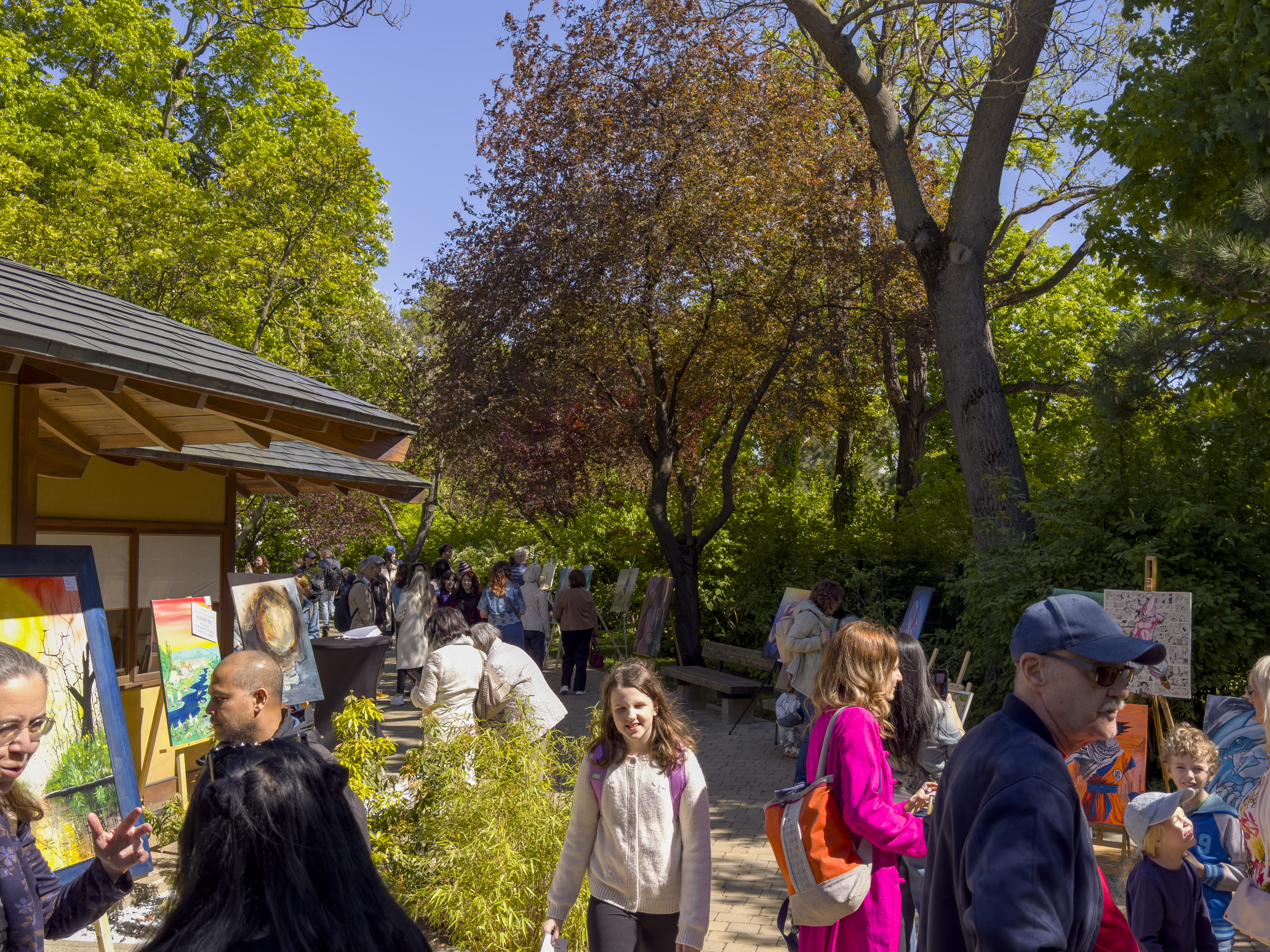 Expoziție de artă cu tablouri organizată în Setagaya Park din Viena