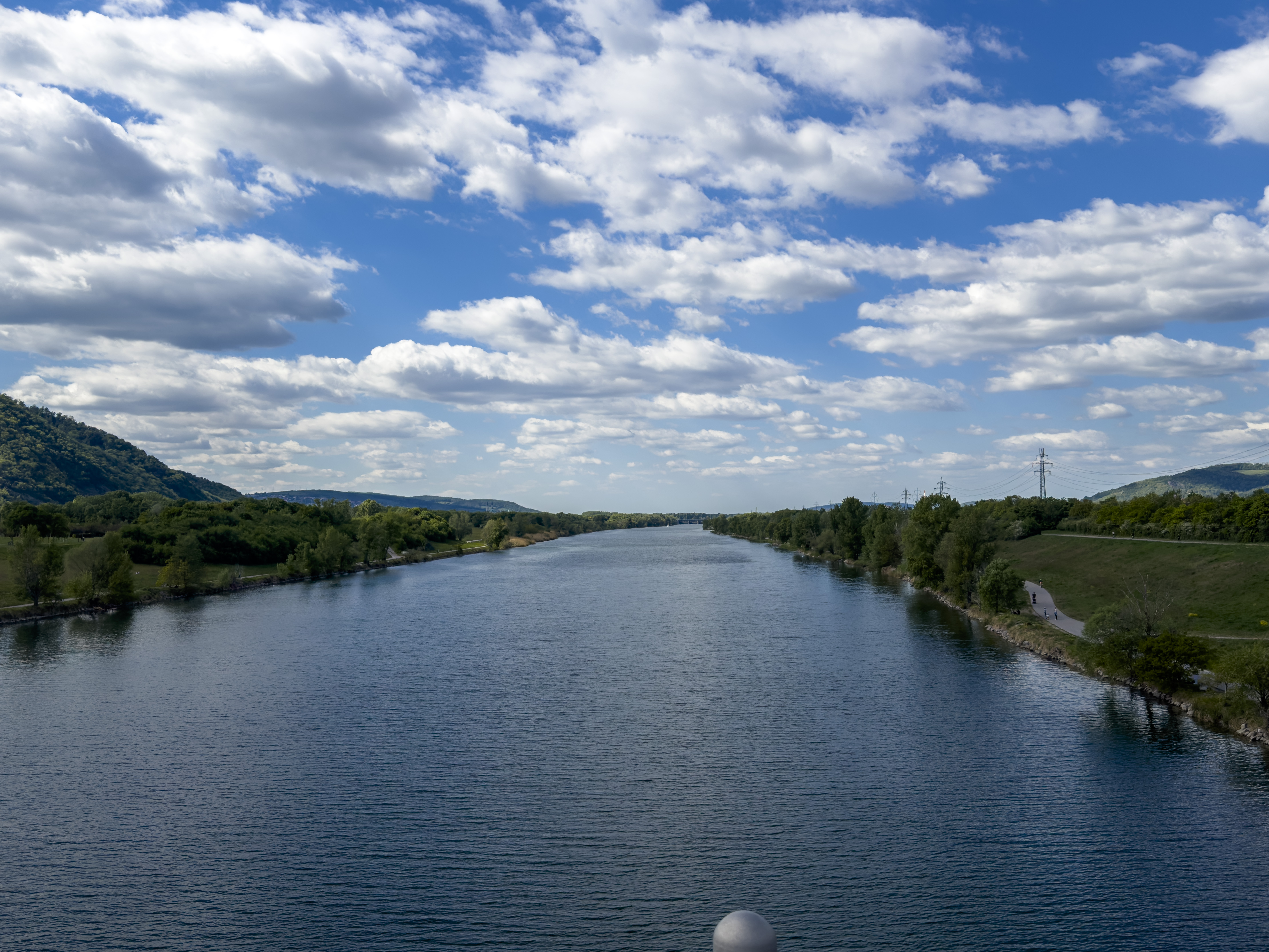 Kirschenhain Viena peisaj Dunărea și dealuri verzi natură liniște